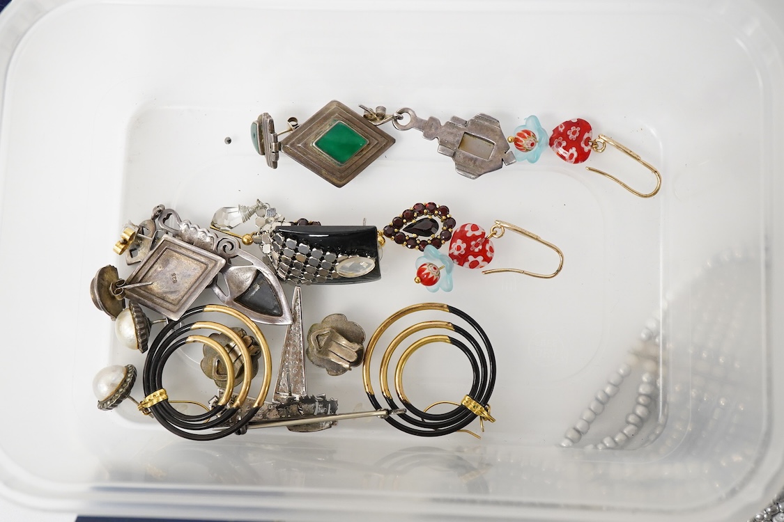 A collection of costume jewellery, including a pair of 9ct gold and garnet cluster set earrings, pair of yellow metal hoop earrings, graduated agate bead necklace, etc.